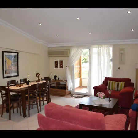 Apartament Artemis Garden *